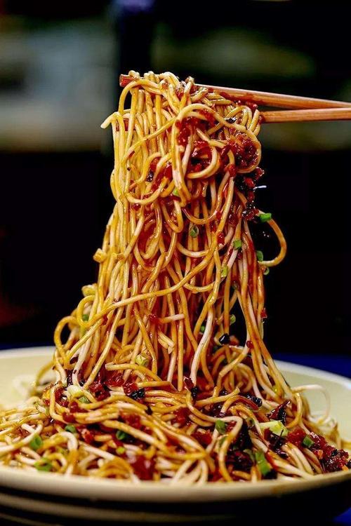 麻辣凉面(我减肥吃的魔芋面,所以用了一张别人的图)