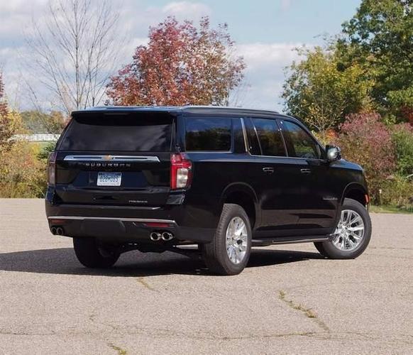 雪佛兰最霸气的suv,全新萨博班实车,6缸涡轮引擎配大7座