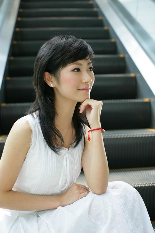 主持人秦原写真图片