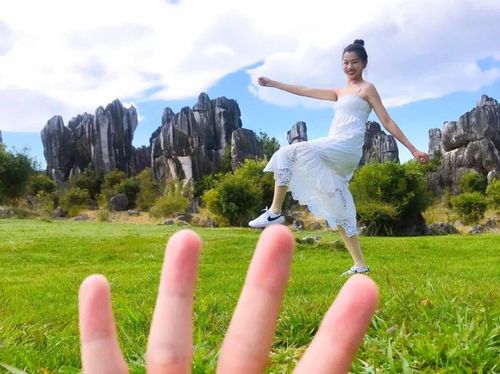 但当你熟练掌握错位技巧后,就可以发散思维,用身边的任何东西开始创意