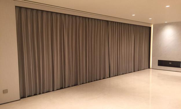 不要再用手拉窗帘啦用电动开合帘舒适方便-上海庆繁