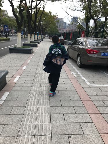 上学路上(余浩天)
