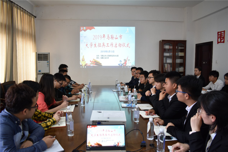 葛丽君就安徽工业大学学生会管理经验向大家做了详细介绍,同时她希望