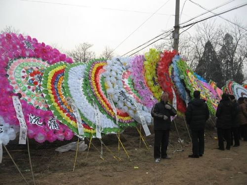亡人的一种祭奠方式,在陕西关中地区乡村尤其盛行,各地丧葬习俗不同