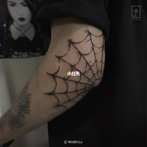 今天纹个手肘上的蜘蛛网.