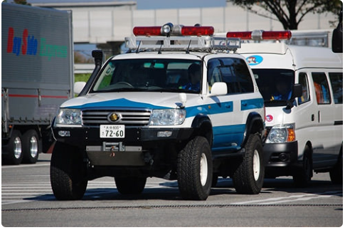 日本卧底警车和特种警车,天皇座驾最炫酷,机场警察配备平衡车