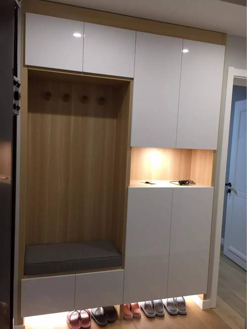定制鞋柜别贪大,这样嵌入换鞋凳,实用得很!
