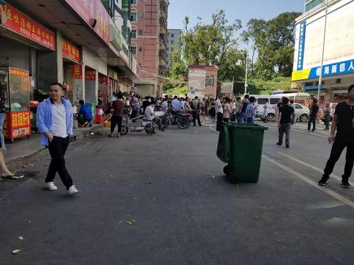 这里,是三和人才市场外的另一