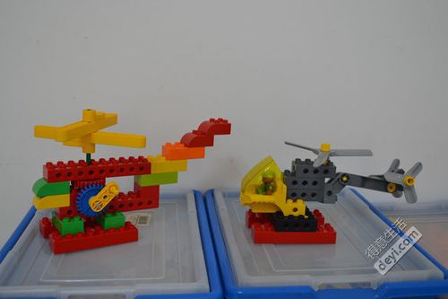 直升飞机:螺旋桨可以旋转的哦