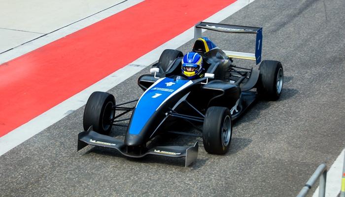 没错这是一篇formula4方程式赛车的首试
