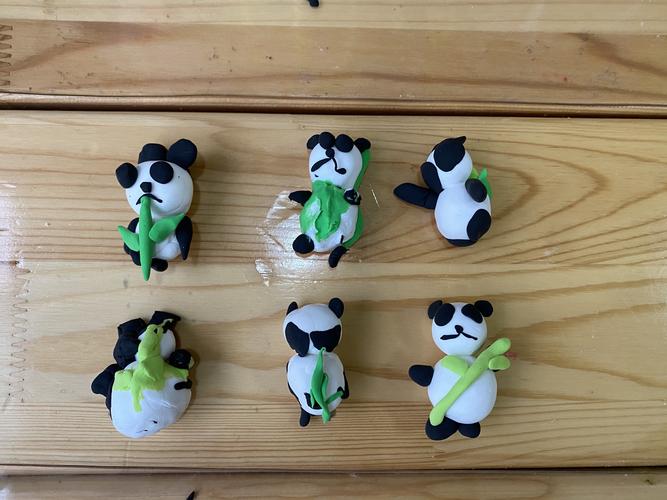 写美篇 睿泽:哇,这个小熊猫可真可爱啊,我想要捏一个小熊猫 涵涵:我也