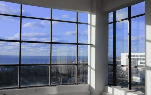 窗子以外风月烂漫