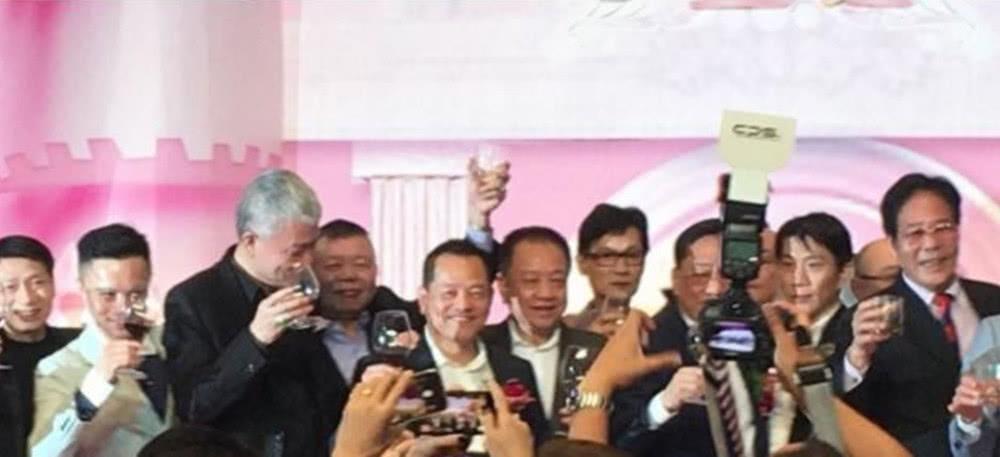 崩牙驹女儿出嫁,宾客堪称半部香港黑帮历史,吴孟达低调现身