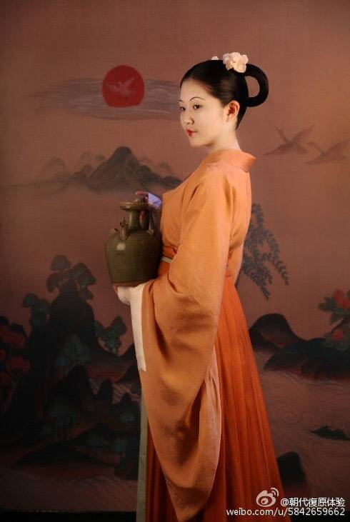 【南朝】梁武帝时期的仕女! 绮衫,纱裙,绢内衣