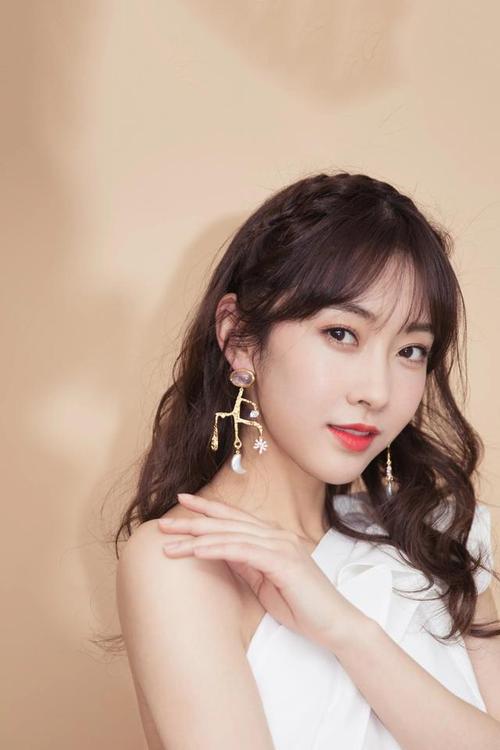 宣璐高清图集|公主裙|写真|斜肩裙_网易订阅