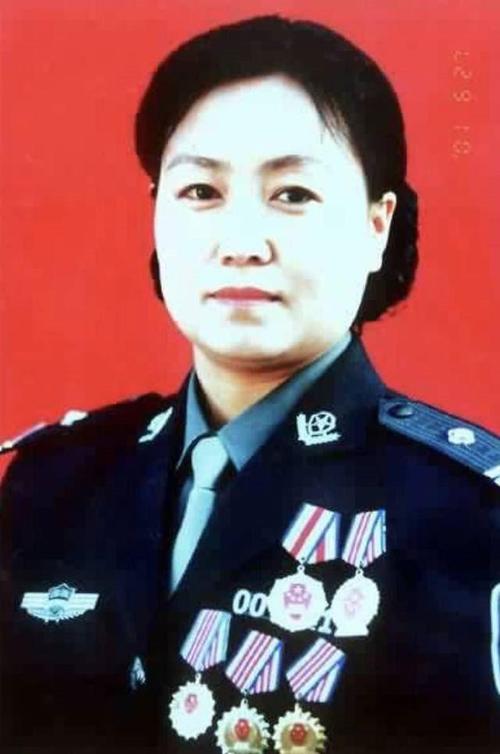 原创任长霞丈夫:免费为民众打官司,08年去世与妻子合葬,年仅45岁