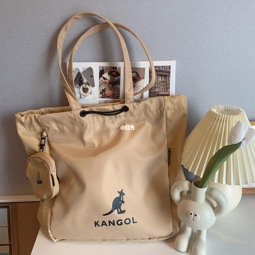 太好背!这个kangol袋鼠包最近天天背_kangol怎么