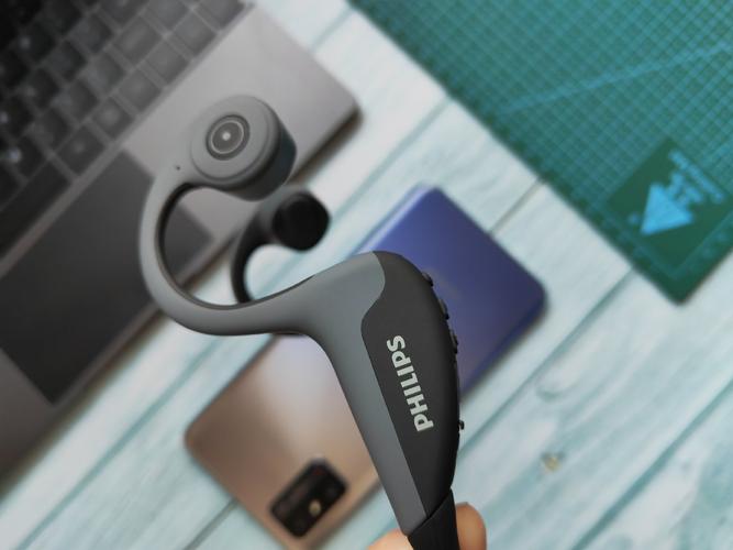 夜跑灯更贴心飞利浦骨传导耳机tan6605晚上健身也可以放心佩戴