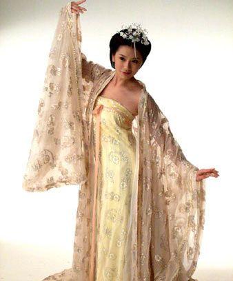 贾静雯扮武媚娘充满风情.