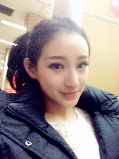 美女主播凡凡自曝近照
