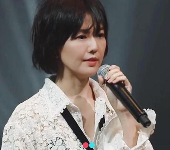 43岁孙燕姿开启直播,大方献唱,素颜状态引发网友热议