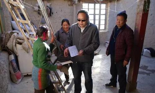 江孜县人民医院领导深入结对认亲户开展走访慰问