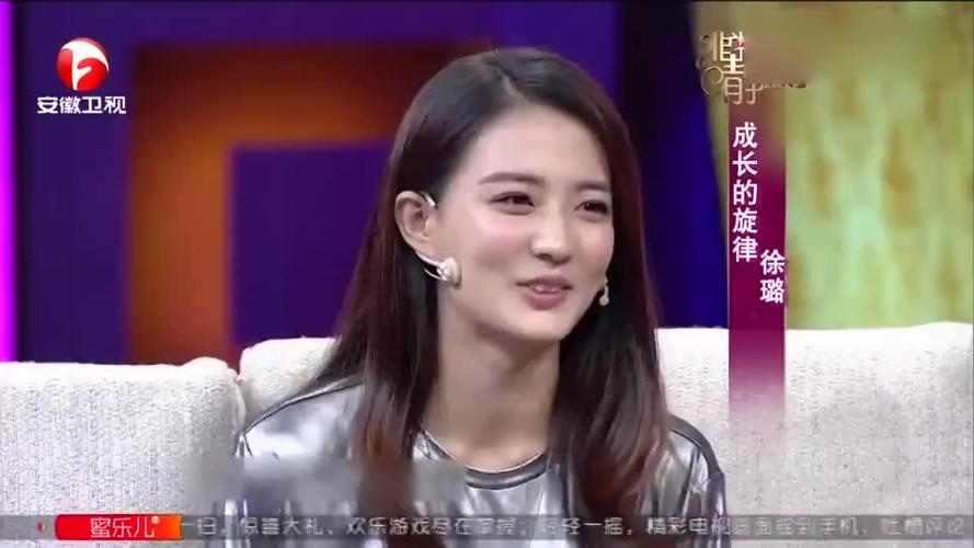 被问及军艺生活如何时,徐璐答说特别恐怖,从庆幸到极度不适应