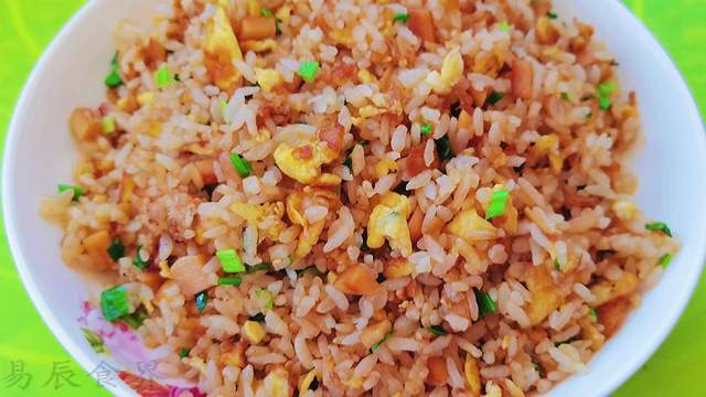 易辰的美食日常:家常蛋炒饭