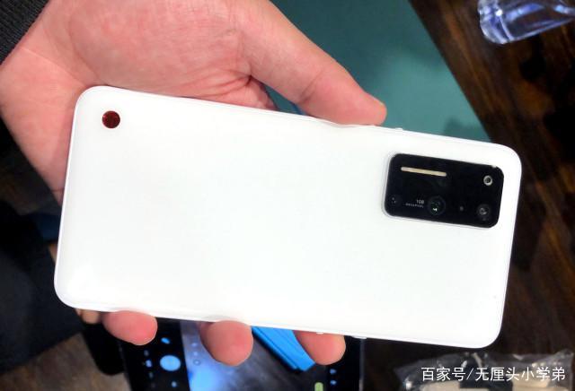 坚果r2纯白色现身?很漂亮,不愧是6499的锤子手机