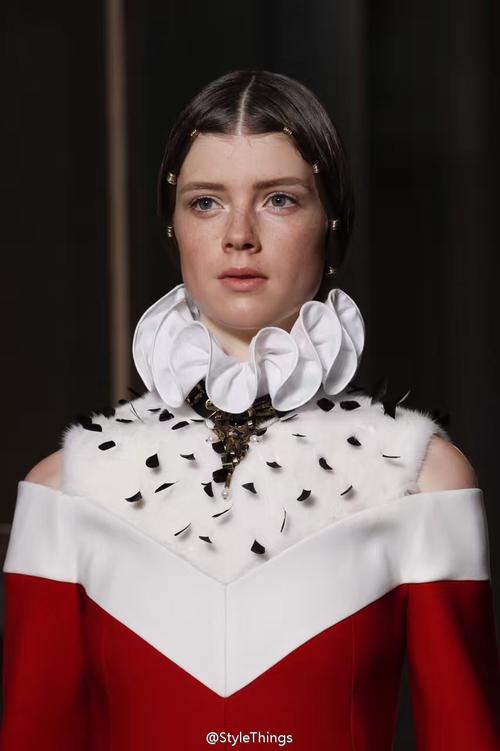 valentino couture fw 2016 | 拉夫领ruff 8字形轮状皱领