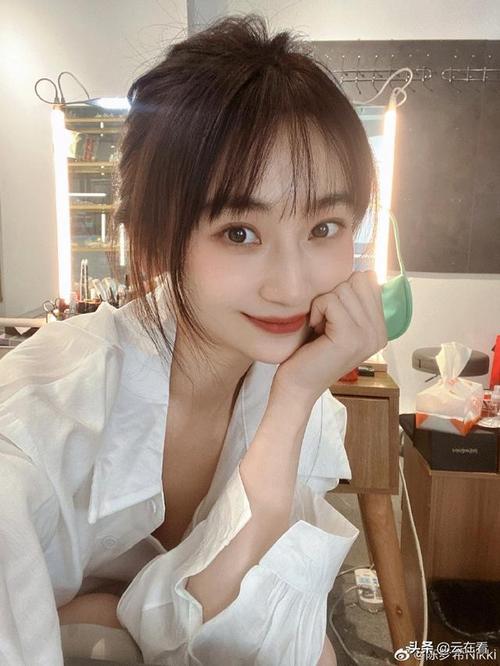 重庆大学美视电影学院美女陈梦希迷人美照真好看啊