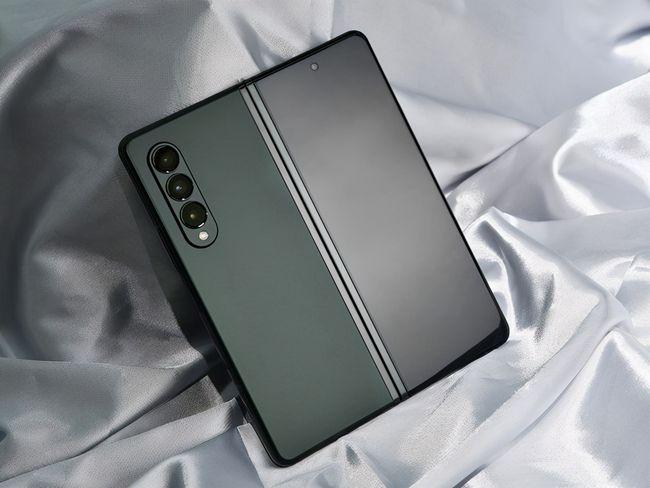 三星galaxyzfold35g引入新技术屏下摄像头技术引领潮流