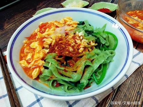 1把菠菜,1碗面,教你在家做陕西特色面食菠菜面,翠绿营养还好吃