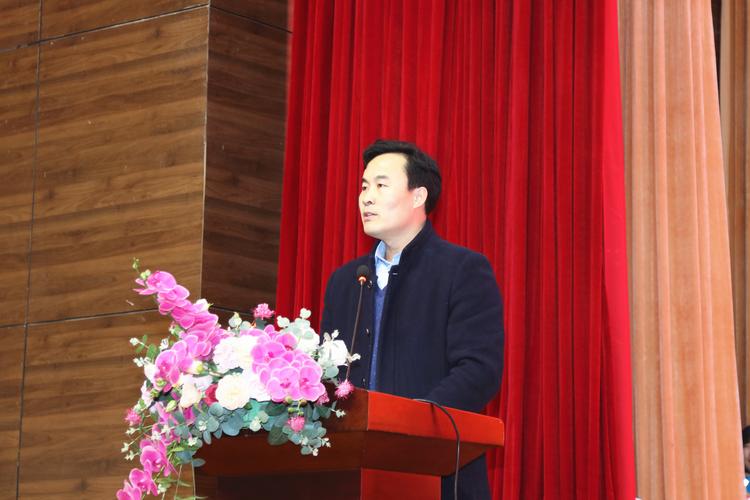 系主任刘强同志主持会议并致欢迎词,提出技能竞赛要求.