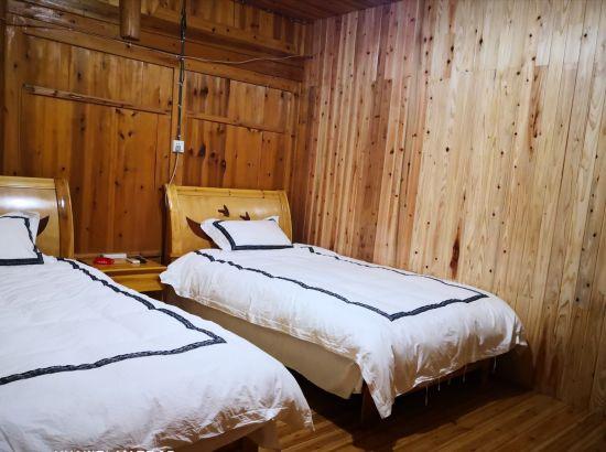 铜仁梵净山下寨沙小木民宿