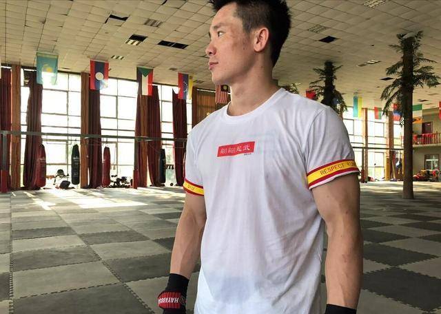 邱建良研读中国通史备战拳击强敌,粉丝:教授不及你三分之一