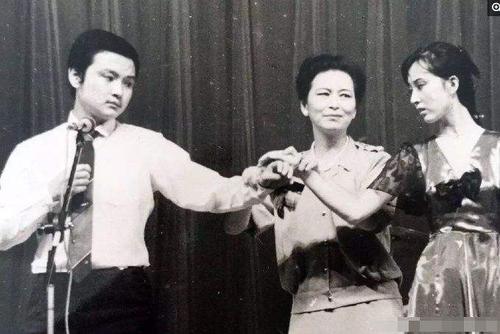 机缘巧合之下,王扶林一行人在成都找到了欧阳奋强,作为摄影师的