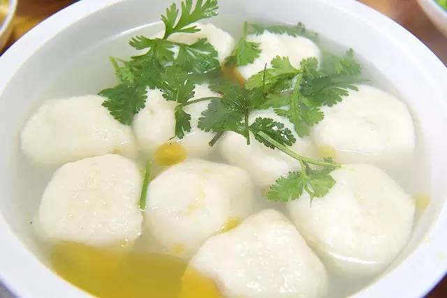 不仅身体和骨头都是美味, 连流下的汗水都是 高汤味道~ 蟹黄鱼圆汤味