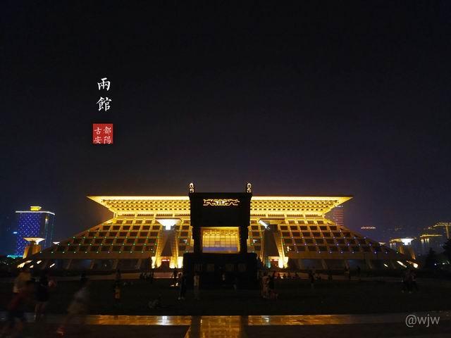 夜幕下的两馆 - 安阳新闻网