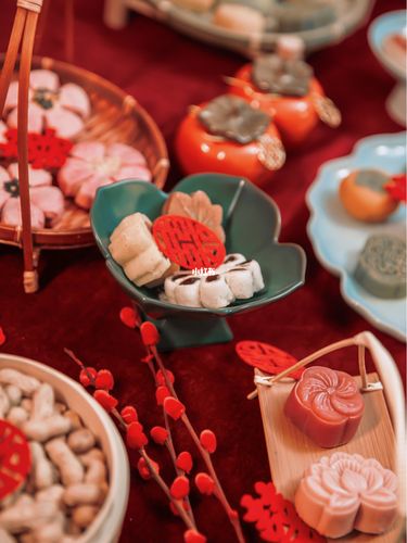 中式婚礼甜品台新创意_糕点_甜品台_中式婚礼_餐具_摆