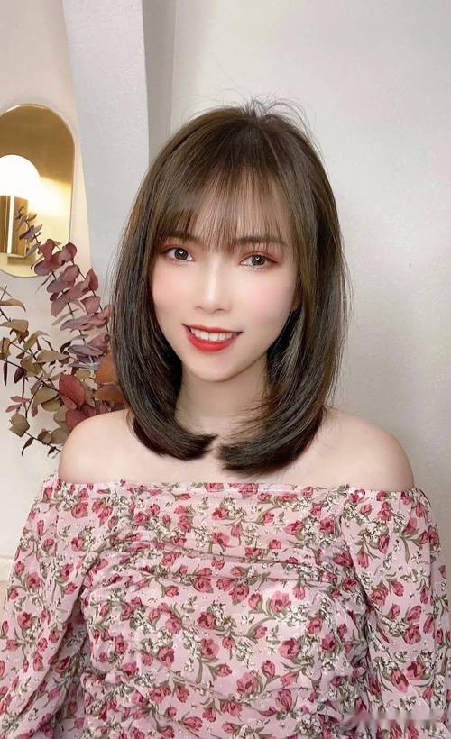 今天小编也为大家带来了2021年最流行的梨花烫发型,喜欢梨花烫发型的