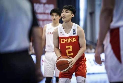 中国男篮迎开门红徐杰赢得名嘴表扬亚预赛或成杜锋秘密武器