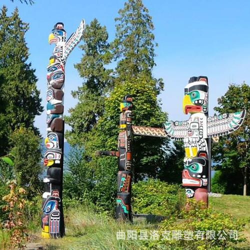 供应玻璃钢彩色图腾柱子 印第安风格人面图腾柱 公园