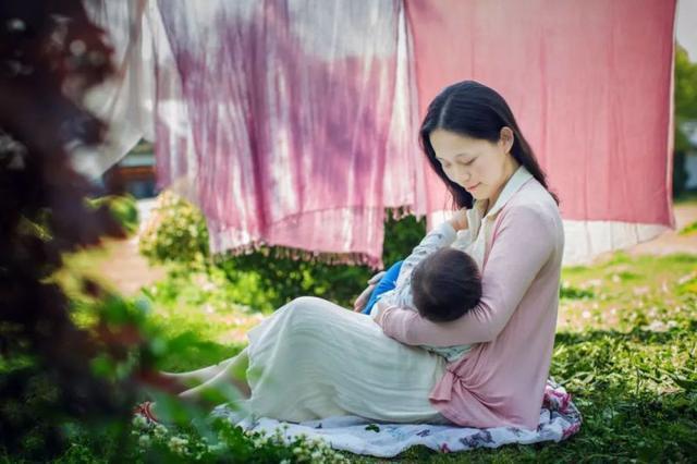 四种姿势喂奶,真人示范标准姿势,哺乳期妈妈早点学