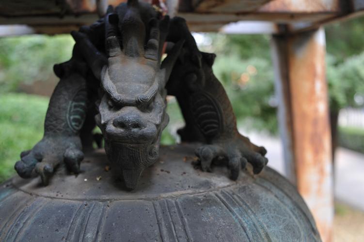 龙头狮身兽面相狰狞,在佛教里是驱魔和守护的神兽!