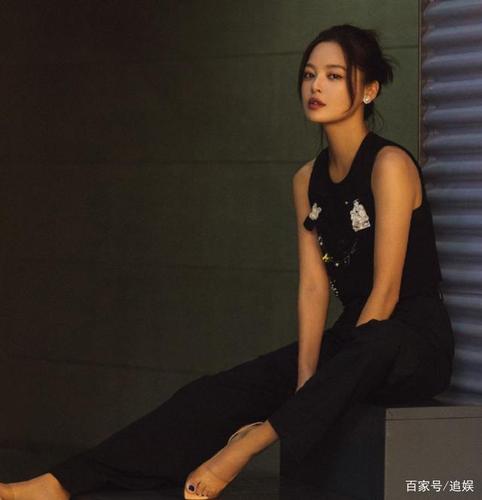 辛芷蕾晒素颜视频回应长胖一事,镜头怼脸拍下的皮肤