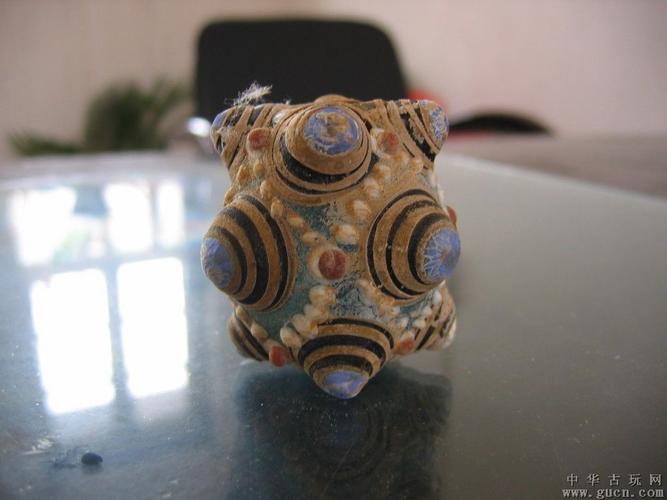 出土的汉代蜻蜓眼琉璃珠