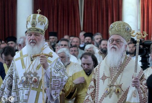 俄罗斯东正教教长史上第一次访问阿尔巴尼亚东正教,万众瞩目!