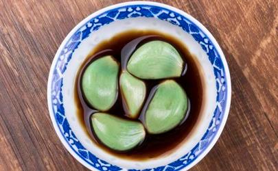 腊八蒜发黄还能吃吗
