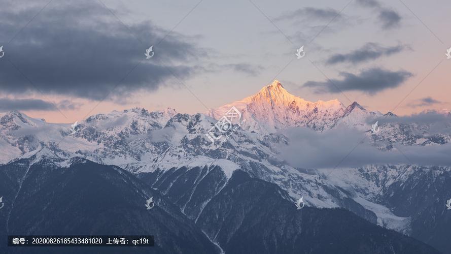 云南德钦美丽的梅里雪山自然风光